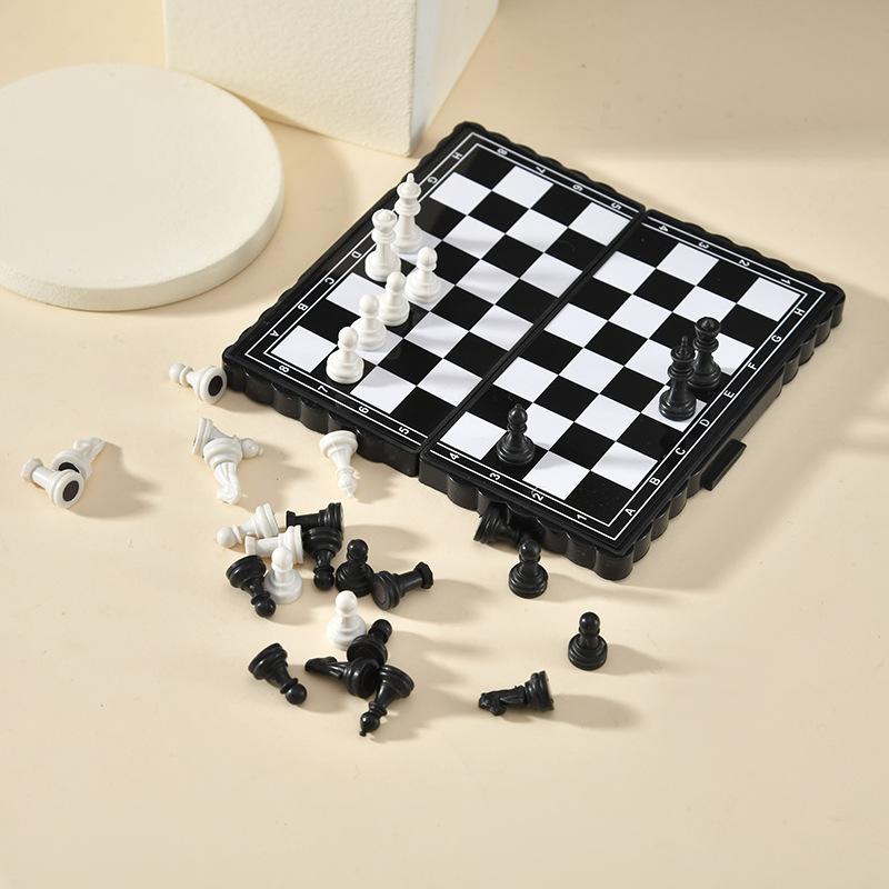 Magnetic Travel Chess - مجموعة شطرنج مغناطيسية صغيرة محمولة، لوحة