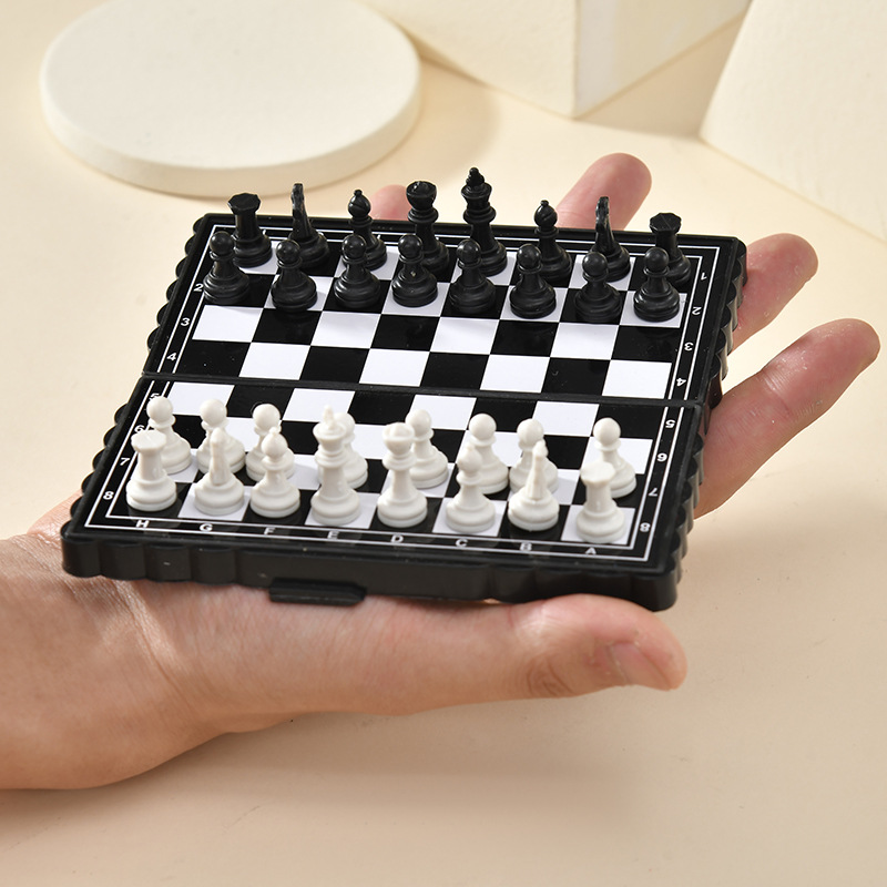 مجموعة شطرنج مغناطيسية صغيرة م - مراجعة Magnetic Travel Chess وسعره