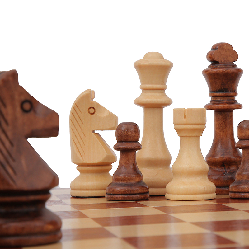32 قطع خشبية الشطرنج الملك الا - مراجعة Magnetic Travel Chess وسعره
